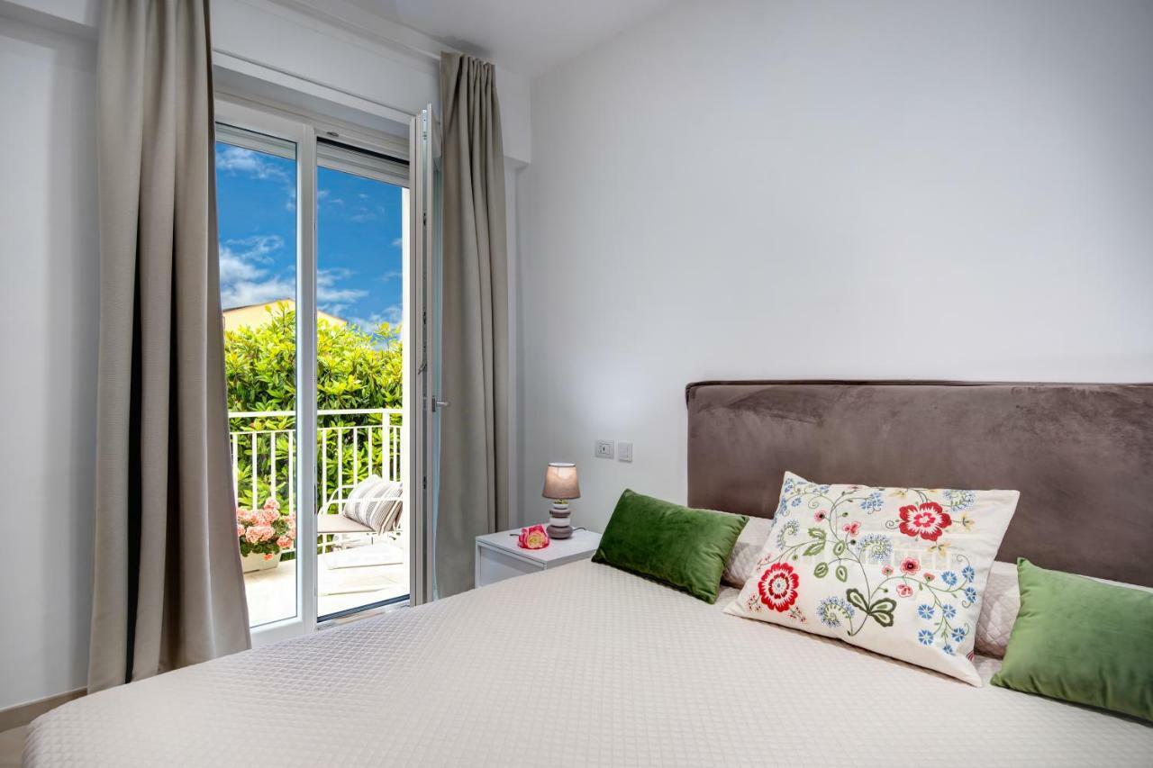 Relais Le Due Costiere Villa มัสซาลูเบรนเซ ภายนอก รูปภาพ